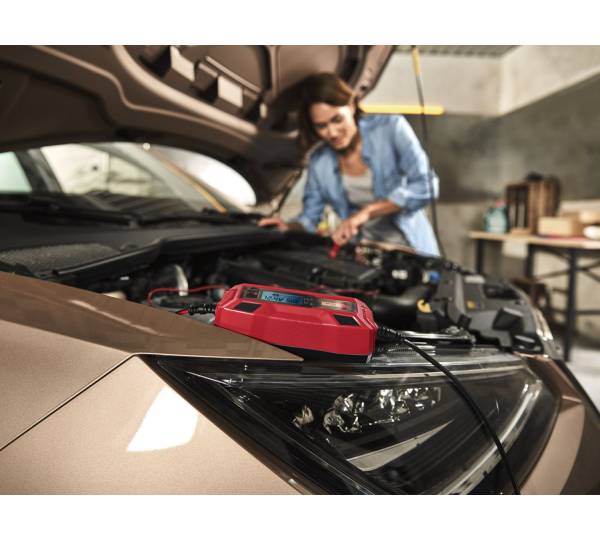 Weiand dual-plane intake on engine